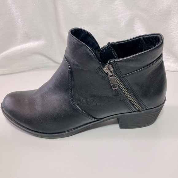 AMERICAN RAG Women's Black Smooth Faux Leather Abby Ankle Booties - Picture 4 of 14